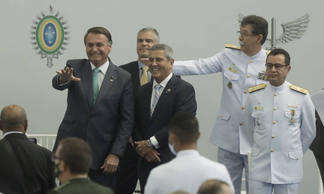 Quem quer paz, se prepare para guerra, diz Bolsonaro
