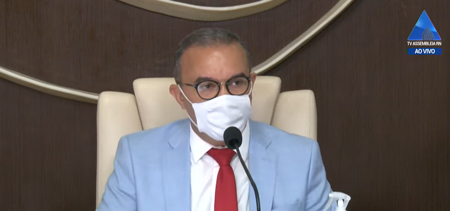 Deputado afirma que "podia ter pedido prisão" da diretora do Lacen por mentira