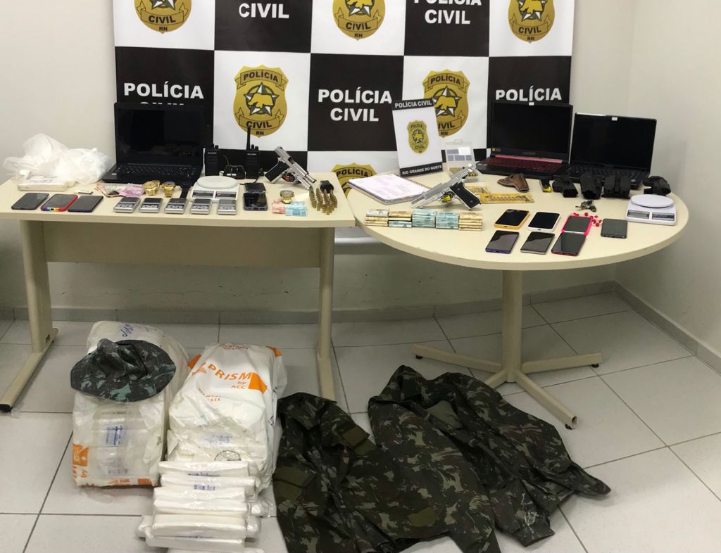 VÍDEO: Polícia prende 14 pessoas e apreende mais de R$30 mil em operação na zona Leste de Natal