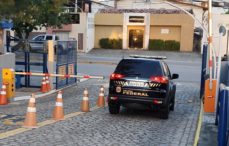 Operação da PF prende suspeito de roubo a carro dos Correios em Natal