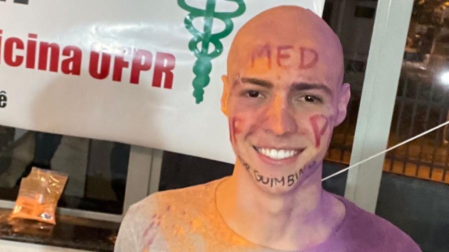 Jovem raspa cabeça, mas ‘perde’ vaga em medicina; erro atingiu 31 pessoas