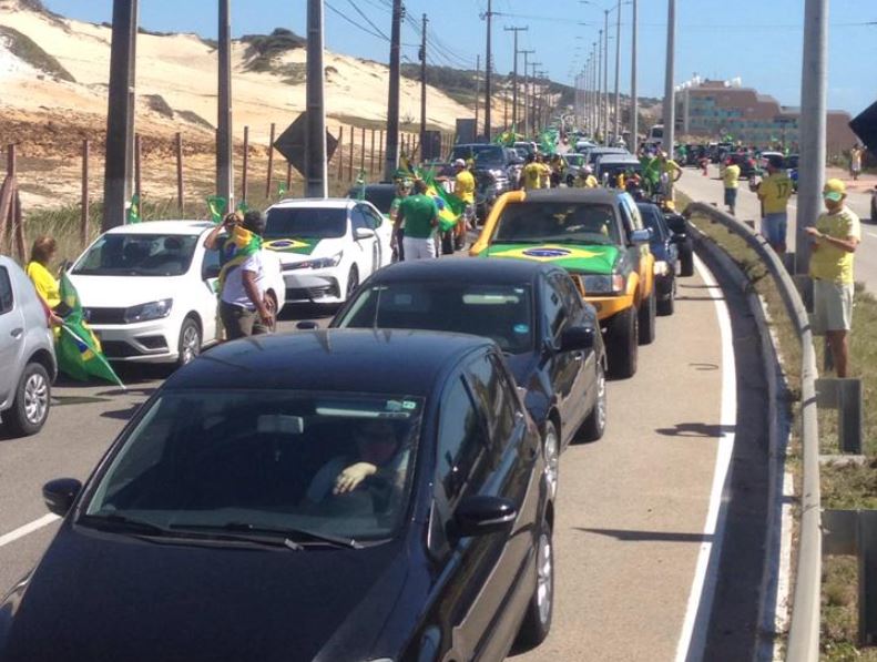 VÍDEO: Via Costeira é tomada por apoiadores de Bolsonaro em Natal; ASSISTA