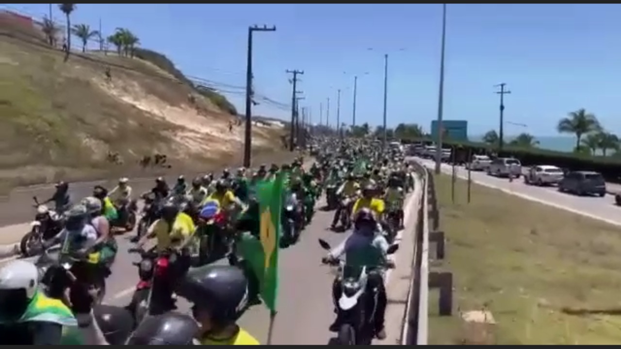 Carreata pró-Bolsonaro na Via Costeira e Roberto Freire deixa trânsito lento