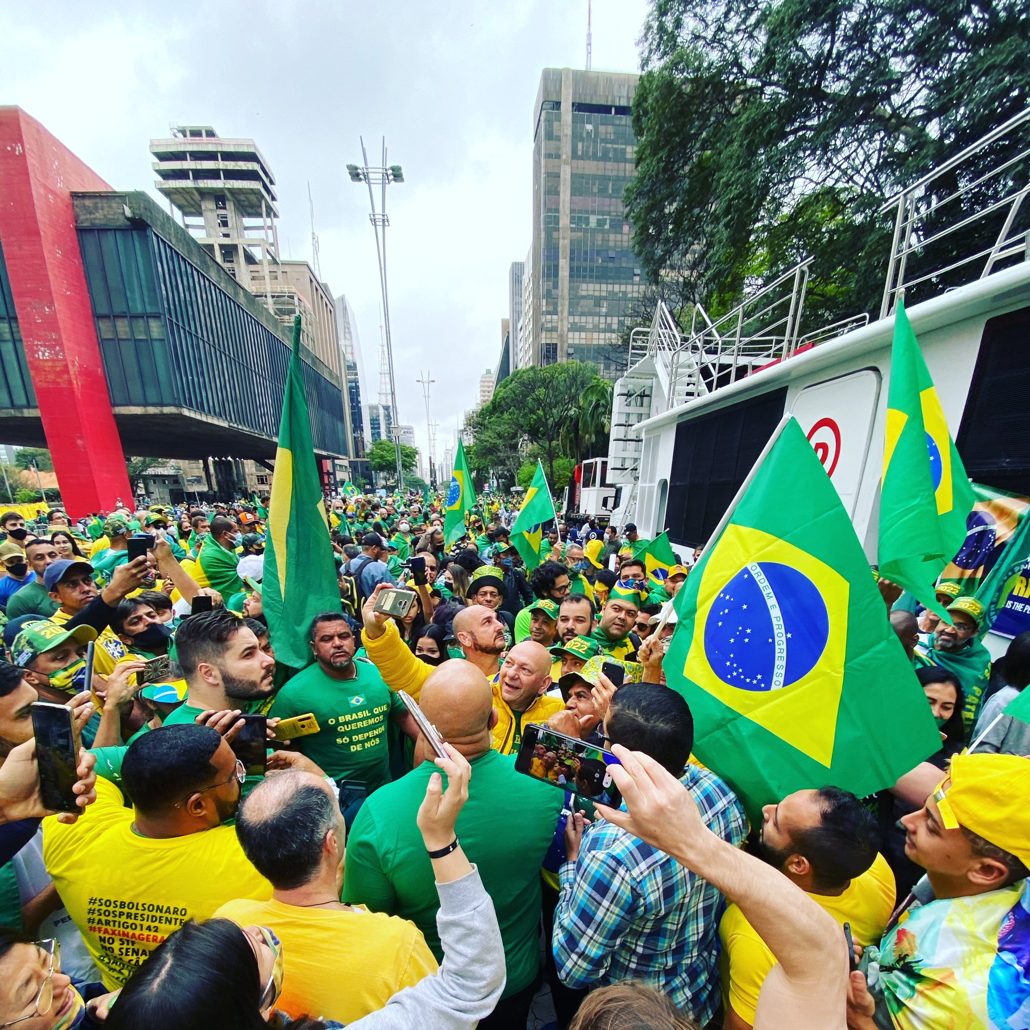 AO VIVO: Bolsonaro discursa para multidão na Av. Paulista; assista
