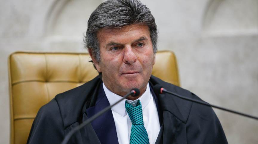 Chefe de Poder que despreza decisão judicial comete crime de responsabilidade, diz Fux