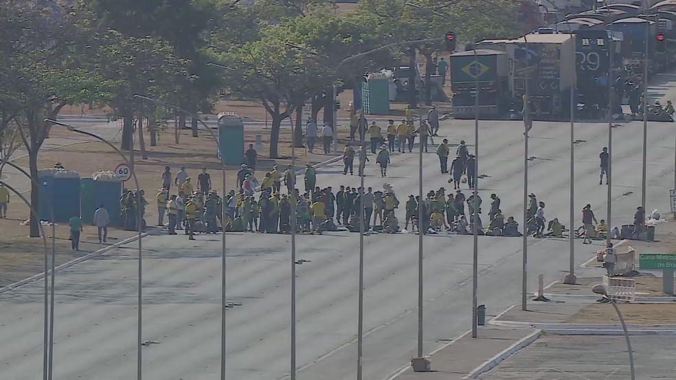 Após apelo de Bolsonaro, caminhoneiros liberam vias em vários estados
