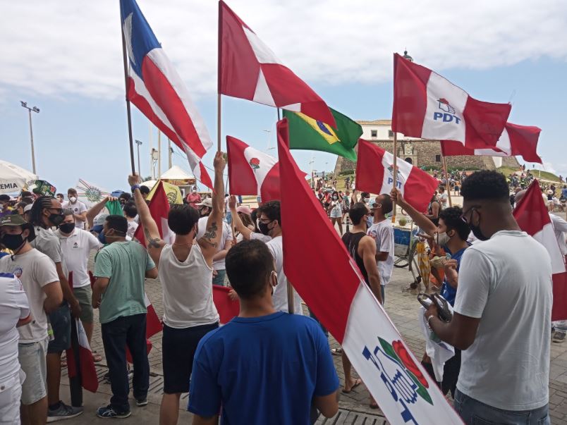 FOTOS: Atos esvaziados no Rio de Janeiro, Belo Horizonte e Salvador iniciam manifestações contra Bolsonaro neste domingo