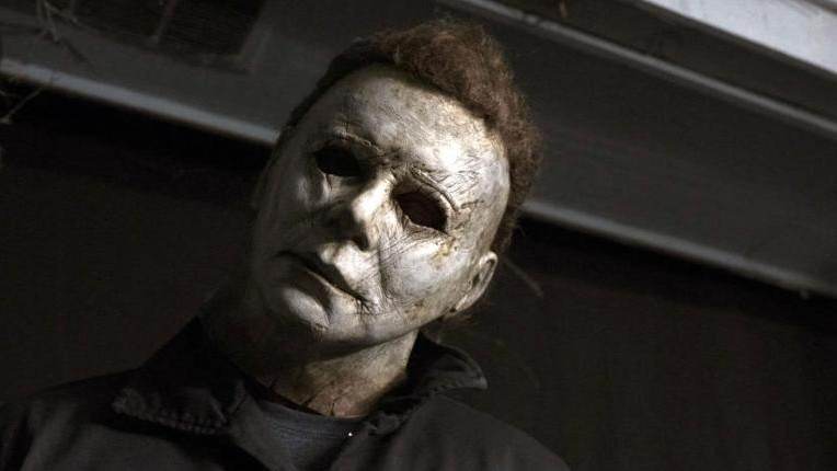 Empresa vai pagar R$ 6,8 mil para alguém assistir a 13 filmes de terror; veja lista