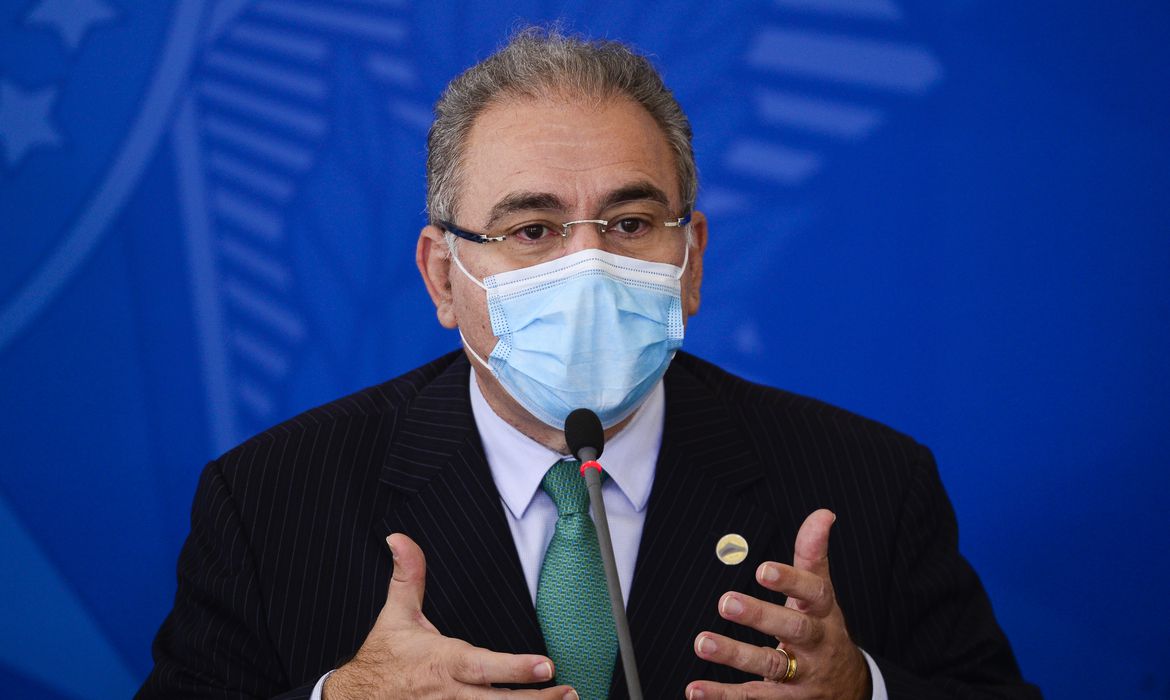 Queiroga prevê para novembro fim da obrigatoriedade do uso de máscara