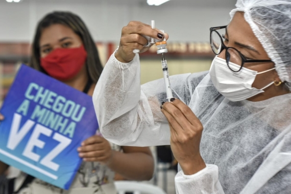 Natal inicia vacinação de adolescentes de 12 anos com deficiência permanente ou comorbidade