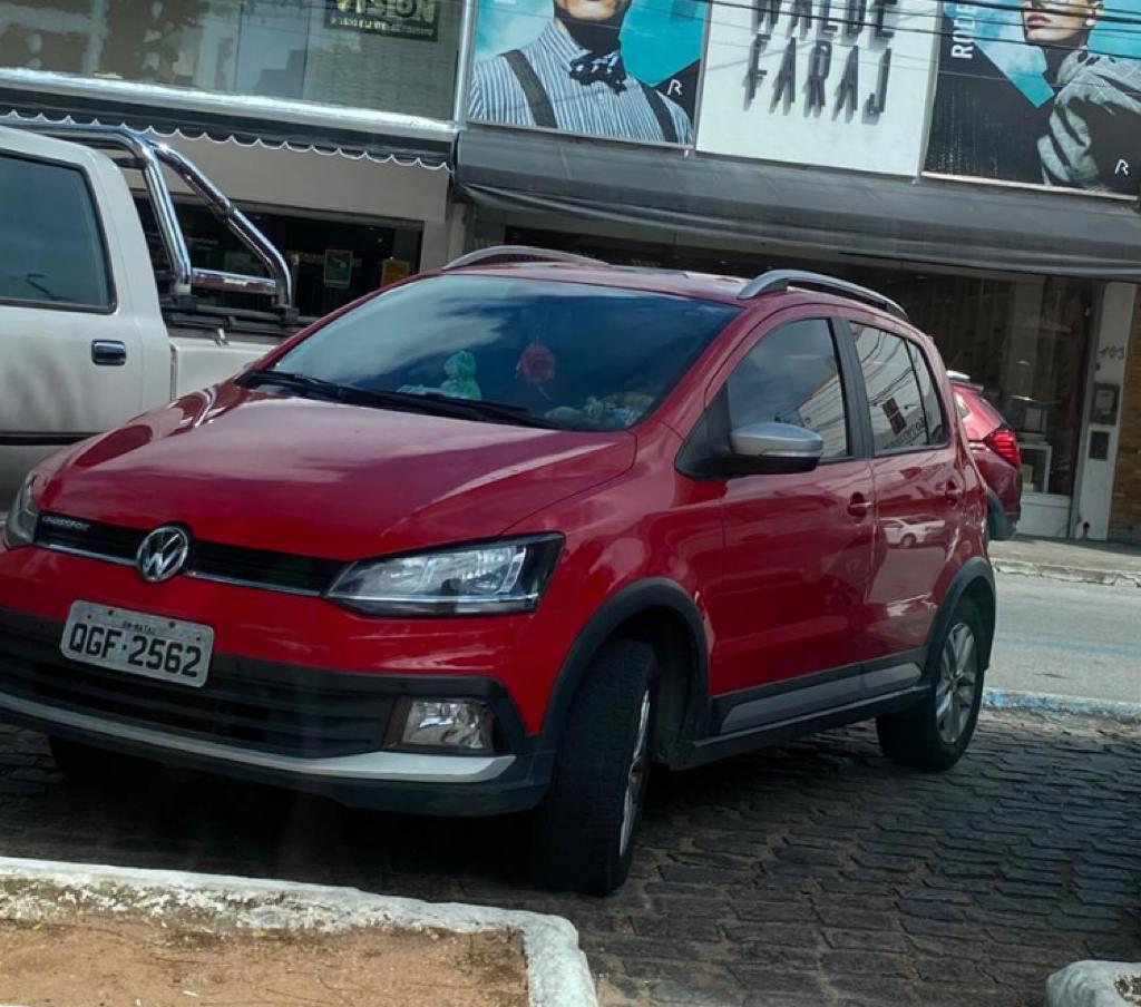 Bandidos invadem casa e roubam carro no Alecrim