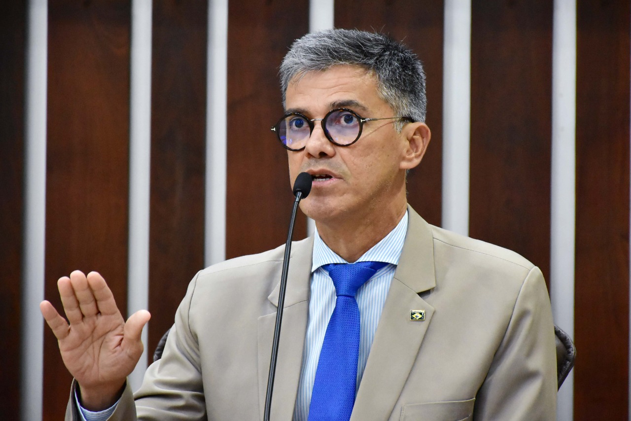 'Partido da governadora deixou rastro de destruição e corrupção no Brasil', diz deputado