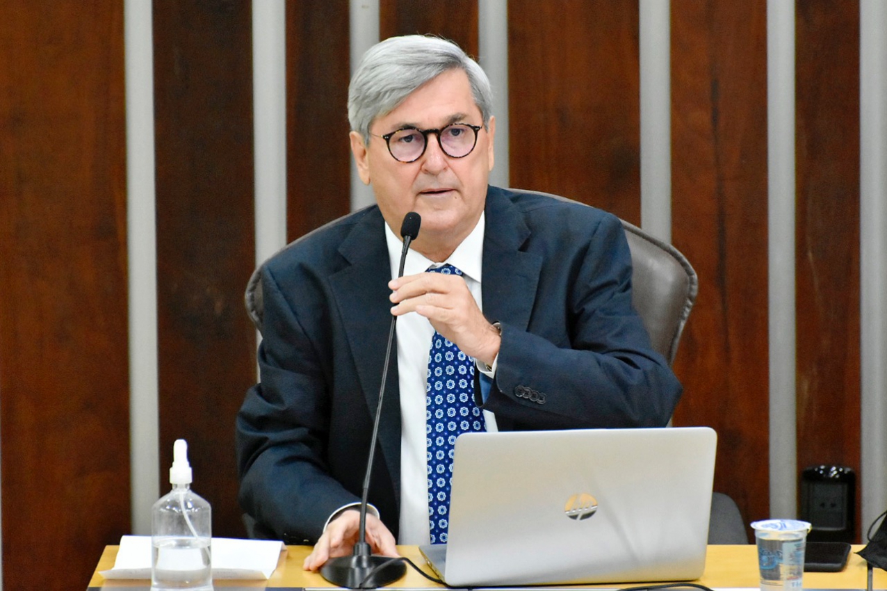 Deputado denuncia que anciã de 83 anos com fratura de fêmur espera há 23 dias ser atendida no RN