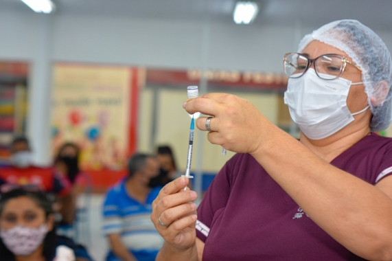Natal amplia D2 de Oxford e Pfizer e inicia terceira dose para idosos de 95 anos e mais
