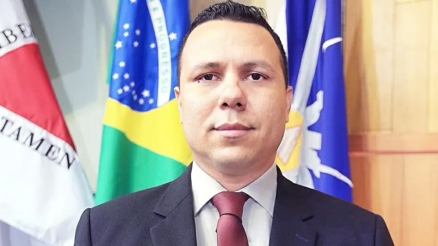 Vereador que tentou desobrigar uso de máscara morre de covid-19 aos 34 anos