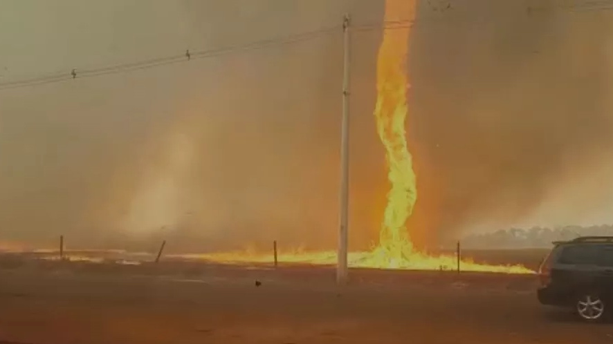 VÍDEO: Redemoinho de fogo é visto em SP; ASSISTA