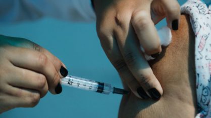Painel da FDA recomenda 3ª dose da Pfizer só para idosos a partir de 65 anos e pessoas com alto...