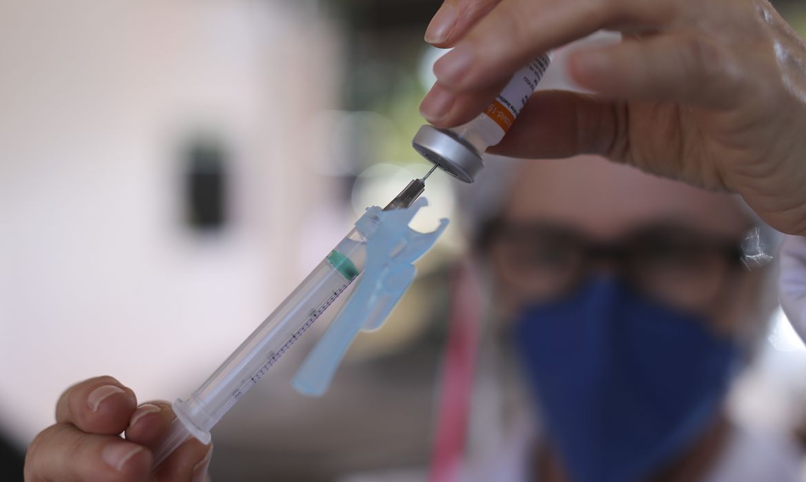 Pfizer e BioNTech anunciam que vacina é segura e induz resposta imune em crianças de 5 a 11 anos
