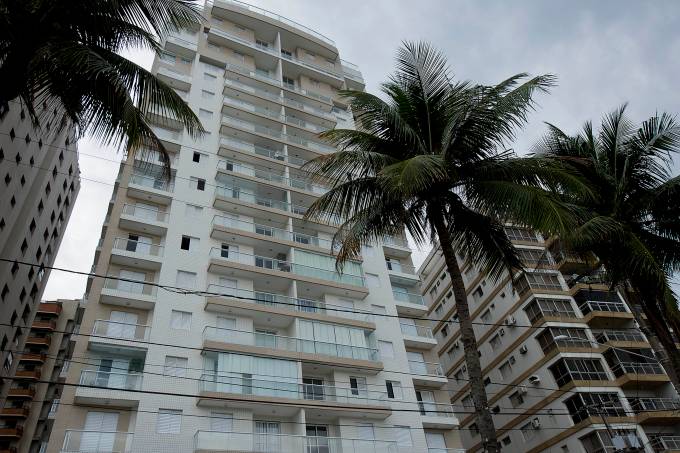 Defesa de Lula aciona OAS para receber dinheiro de apartamento no Guarujá