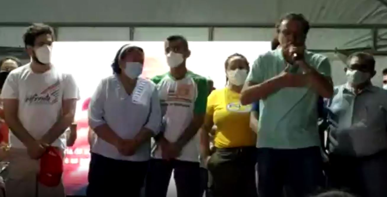 Henrique divide palanque com Fátima e critica Eduardo Bolsonaro em discurso: “Não conhece o Nordeste”; assista