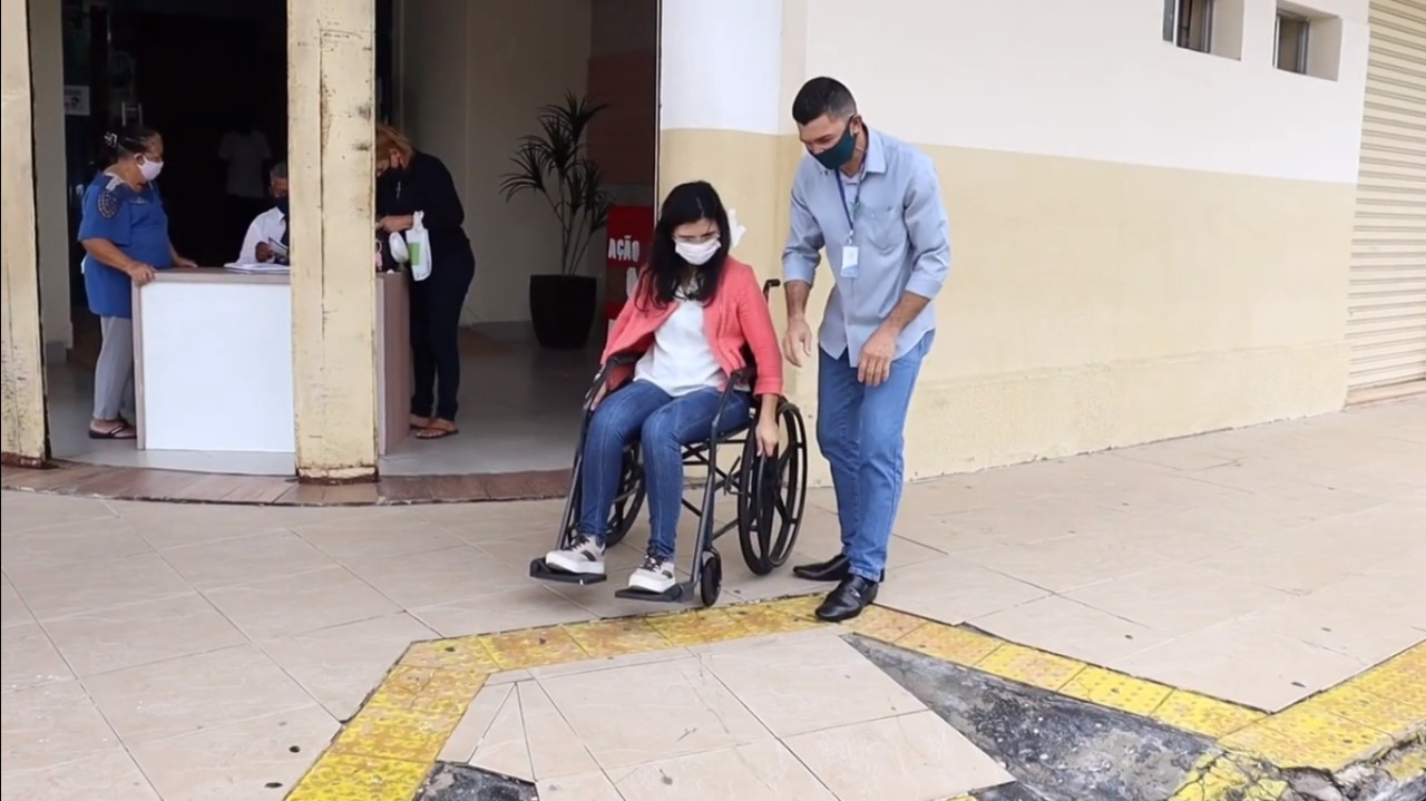 VÍDEO: Jornalista faz test drive da acessibilidade em ruas de Natal