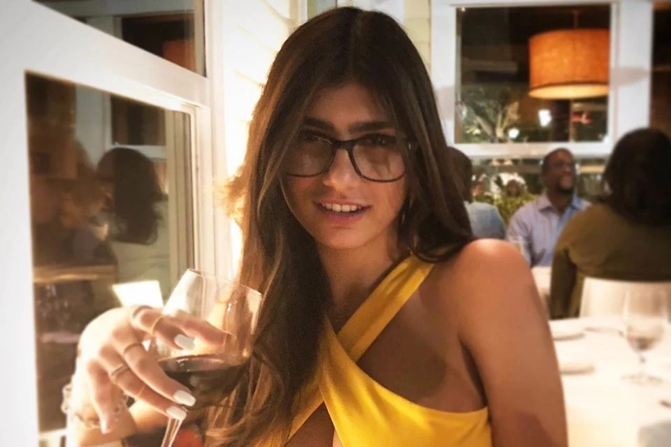 Senador ironiza e sugere convocação de ex-atriz pornô citada de novo em CPI