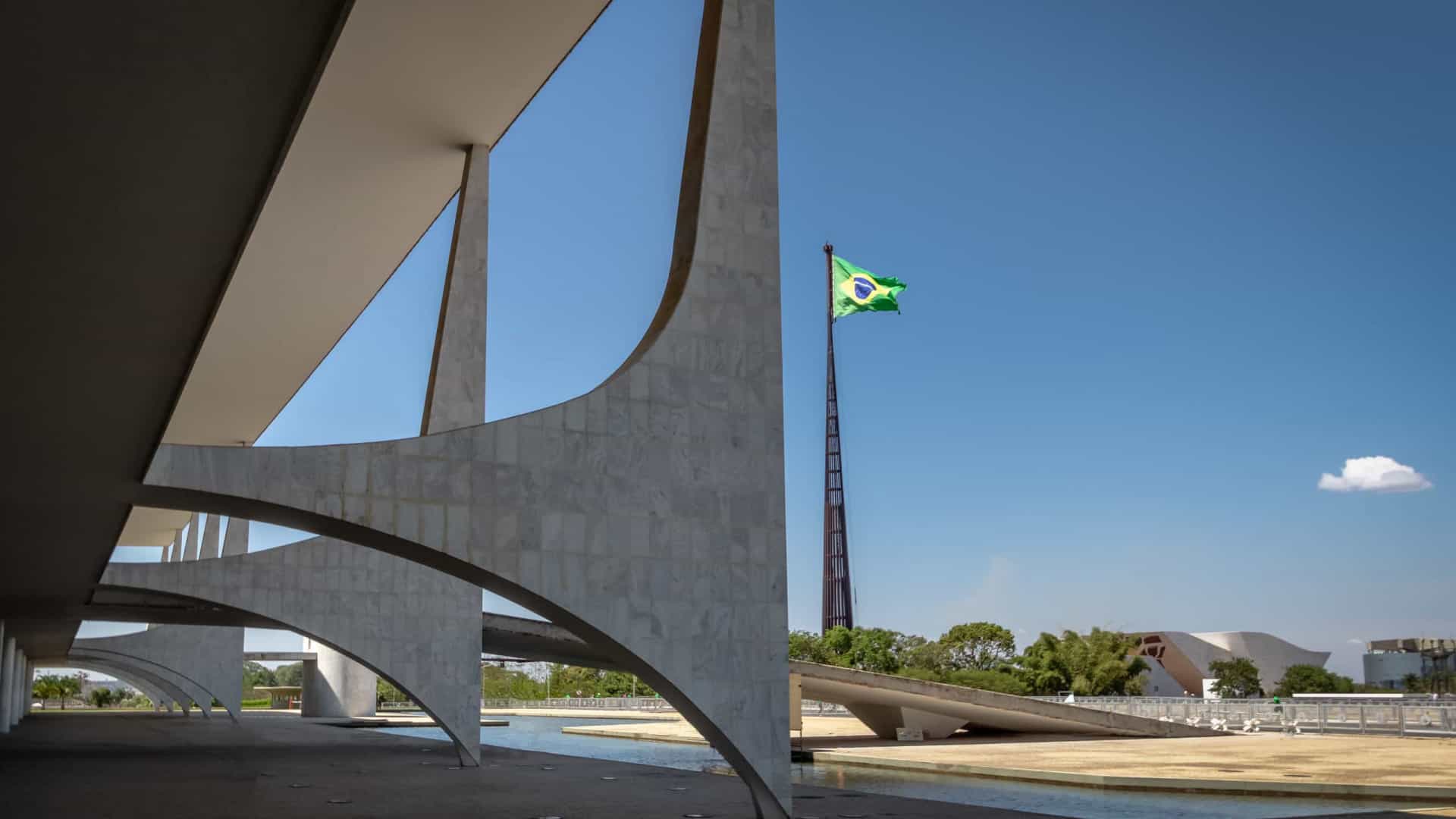 Cai confiança da população nas instituições e nos três Poderes, mostra Datafolha