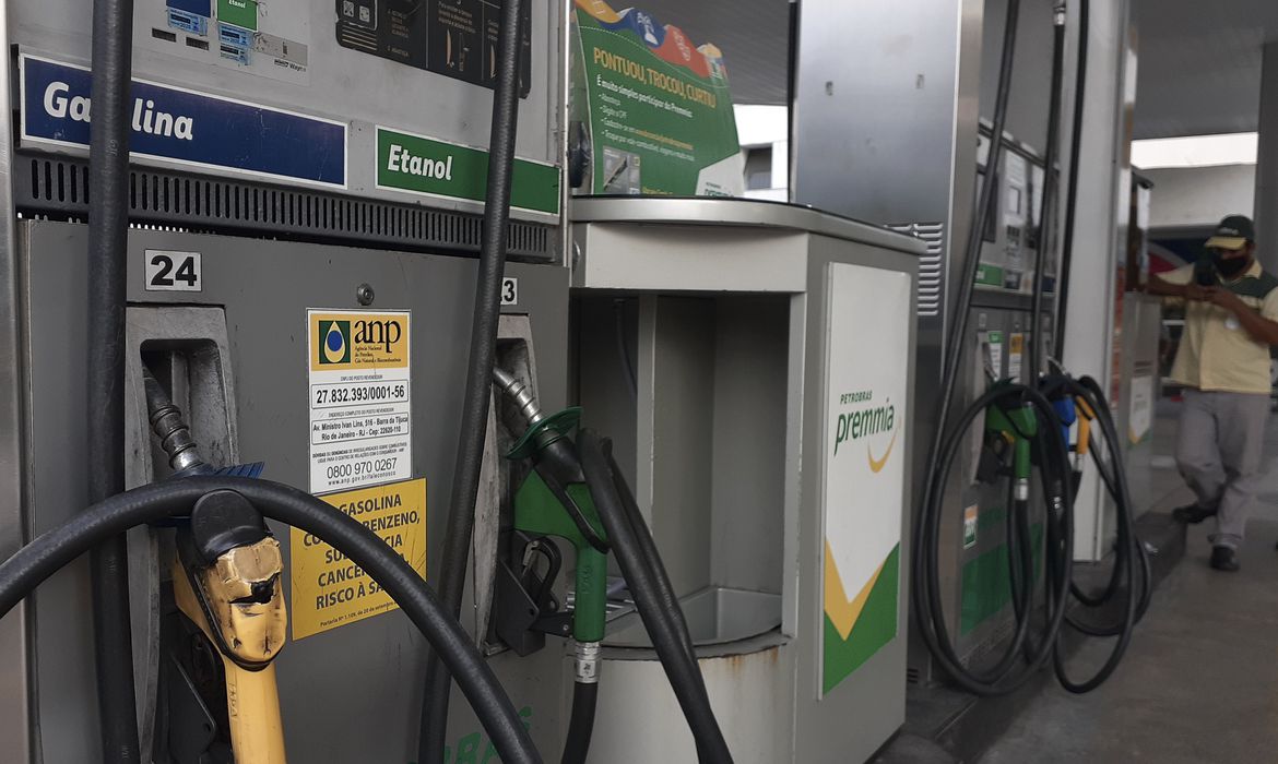 Gasolina do RN esteve 20 vezes entre as mais caras do Brasil em 2021
