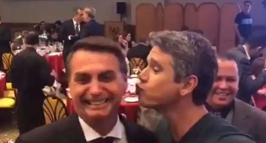 Apresentador da Globo sobre beijo em Bolsonaro: “fui tirar sarro e me dei mal”