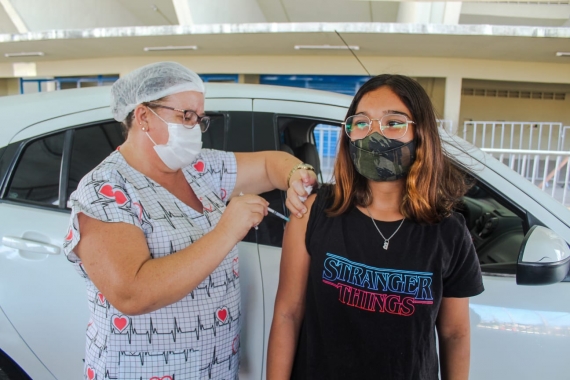 Natal vacina adolescentes de 12 anos a partir de segunda-feira