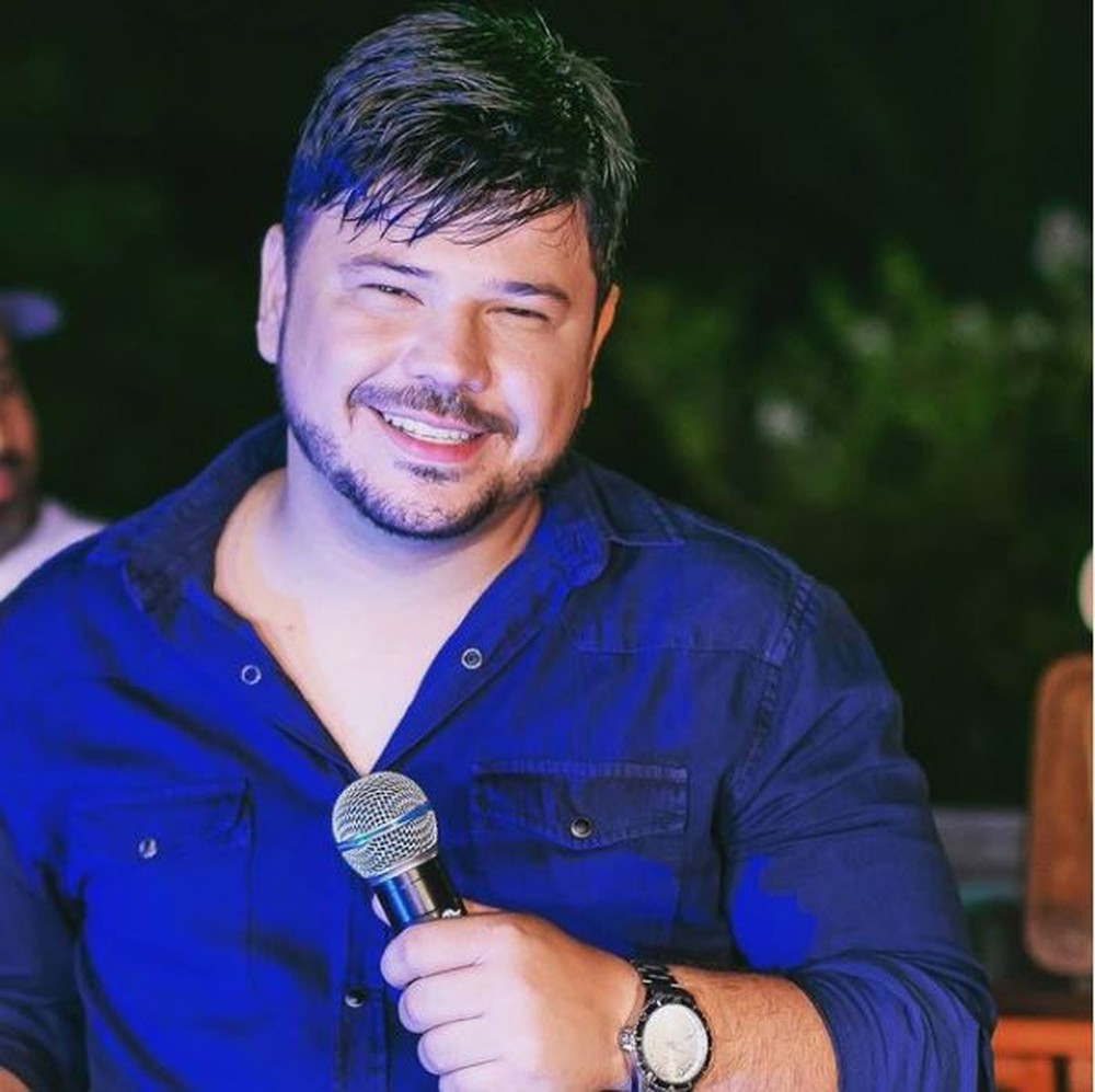 Cantor sertanejo é encontrado morto dentro de carro alugado