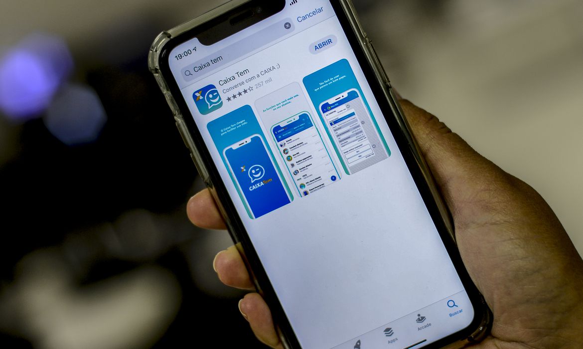 Caixa oferece crédito de R$ 300 a R$ 1 mil pelo celular; saiba como contratar