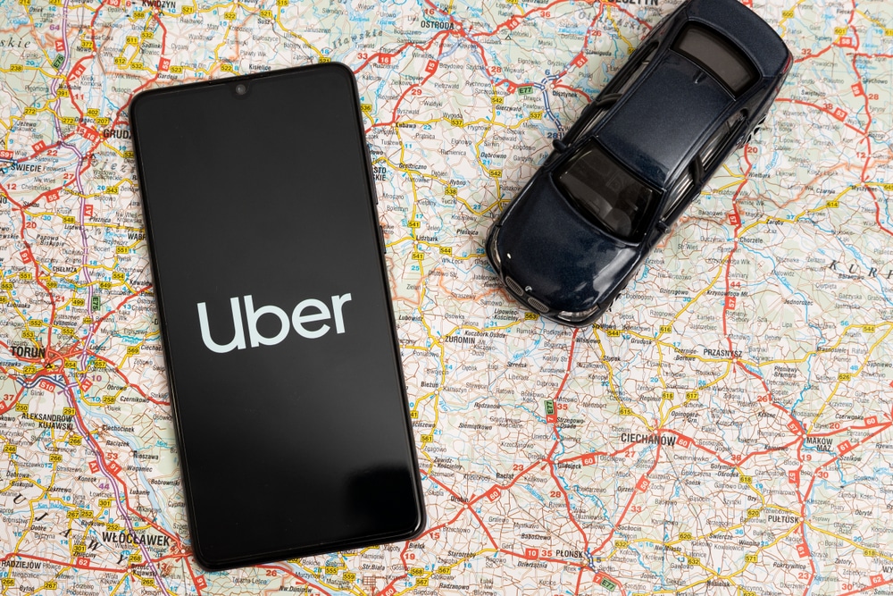 Uber bane 1,6 mil motoristas por abuso em cancelamento de viagens