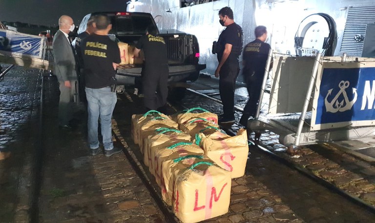 Policiais do RN ajudam a prender italianos que estavam em barco com mais de meia tonelada de haxixe