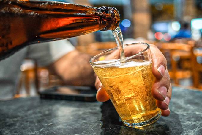 Ambev vai aumentar preço da cerveja a partir de sexta-feira