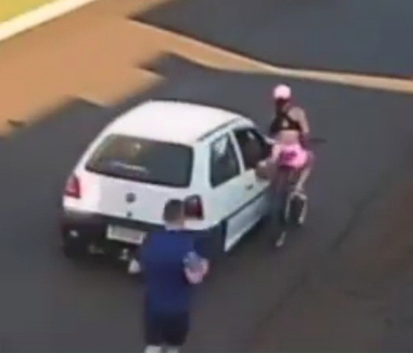 VÍDEO: Estudante é assediada ao andar de bicicleta, cai e fica ferida