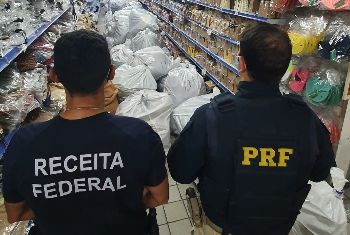 PRF e Receita Federal fazem apreensão de produtos em 15 lojas do Alecrim