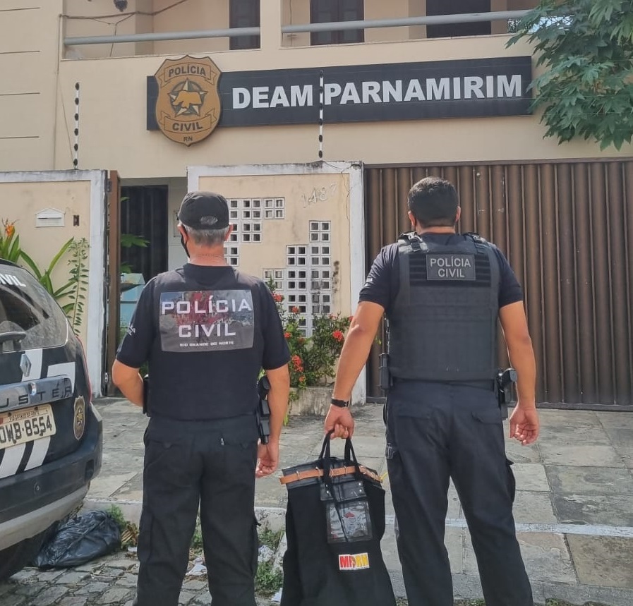 MPRN e Polícia Civil cumprem mandado de busca e apreensão contra suspeito de ameaçar ex-mulher em Natal