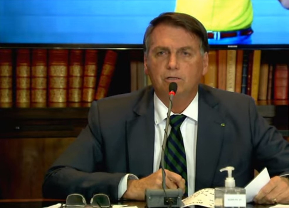 “Quem depois dos 30 continua na esquerda não tem cérebro”, diz Bolsonaro