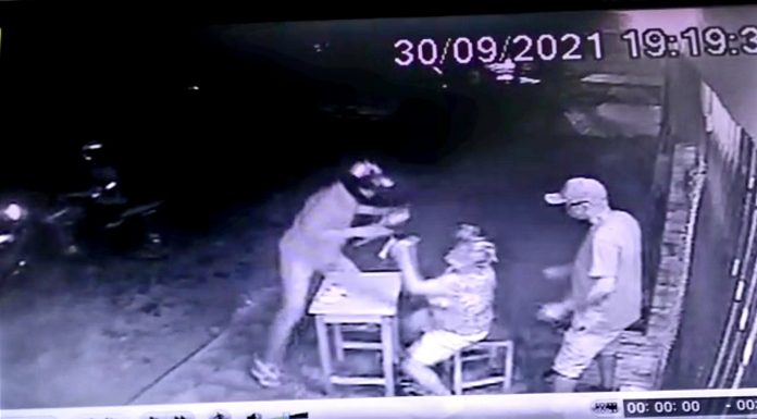 VÍDEO: Ladrões roubam bolsa de Idosa e ferem seu esposo com faca no interior do RN