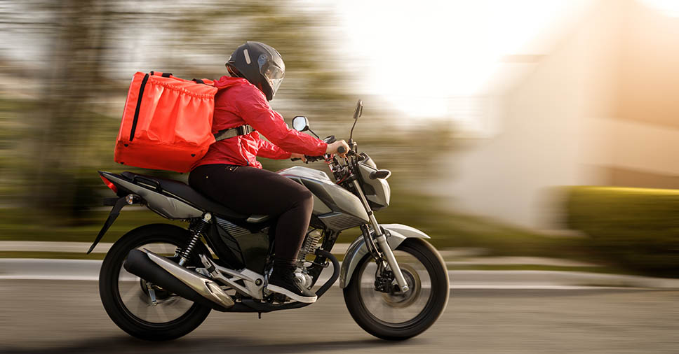 Motoboy é preso acusado de usar moto da empresa para vender drogas