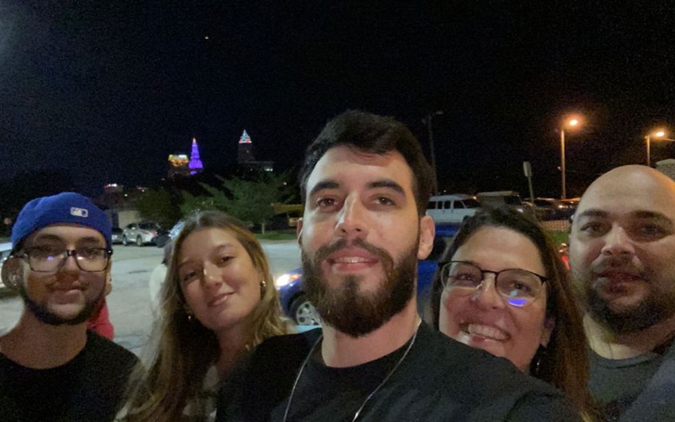 Jovem brasileiro é baleado na cabeça dentro de carro nos EUA