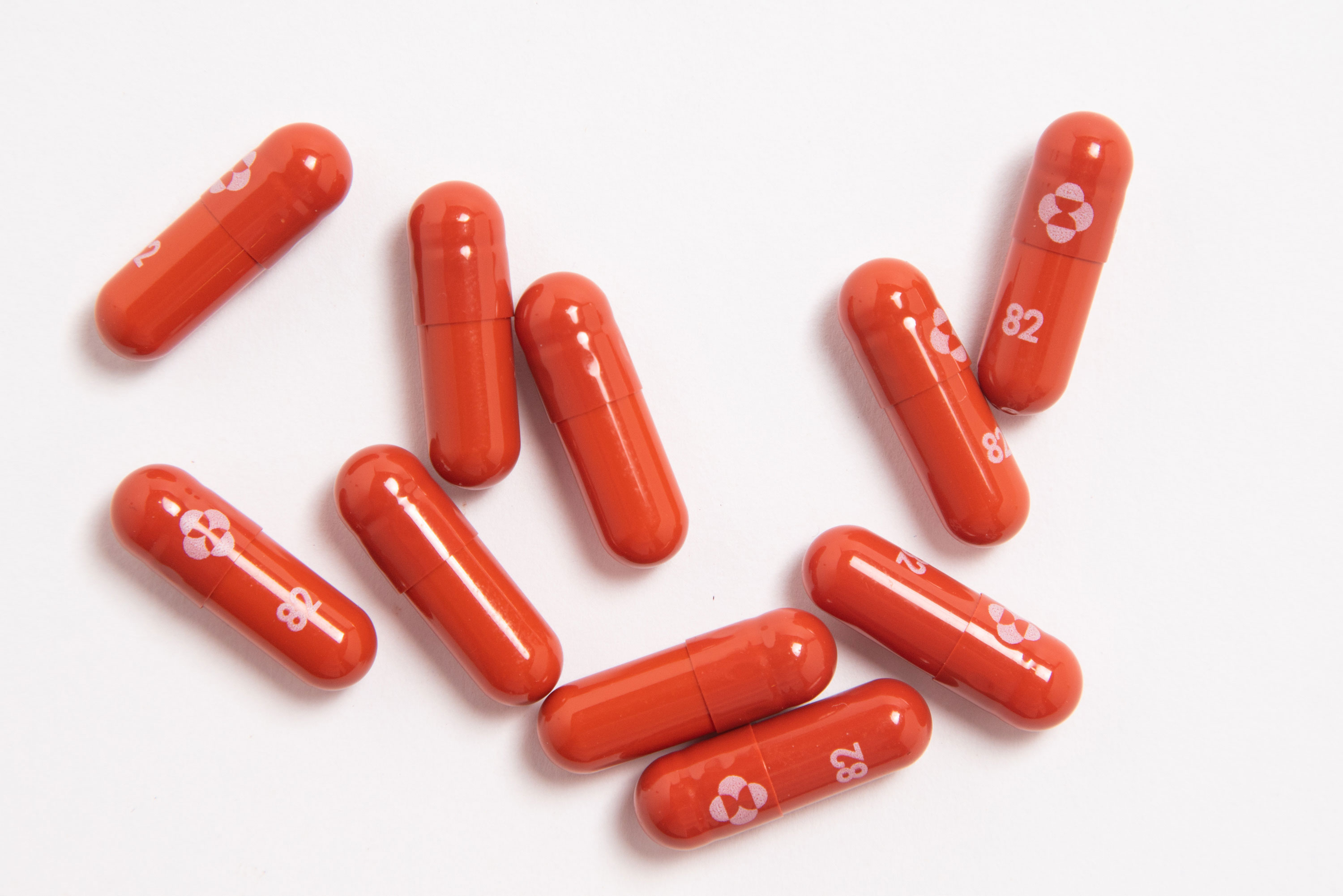 Farmacêutica diz que sua pílula contra Covid-19 reduz em 50% risco de internação e morte