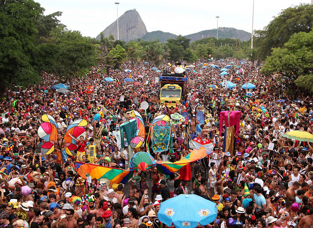 Prefeito do Rio confirma Carnaval sem distanciamento ou restrição em 2022
