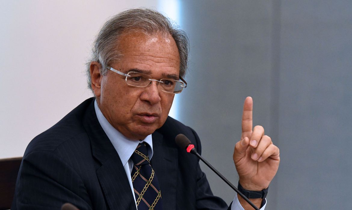 Reportagem revela que Guedes e presidente do BC têm dinheiro em paraísos fiscais