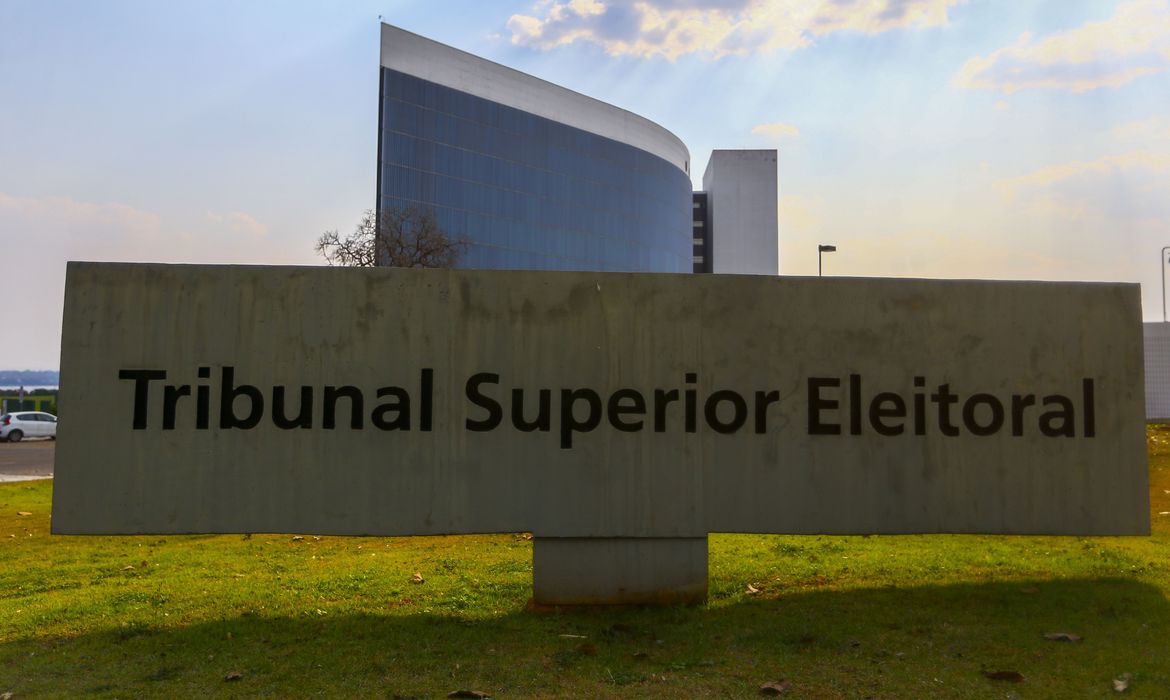 TSE abre código-fonte de urnas para "ampliar a transparência" das eleições