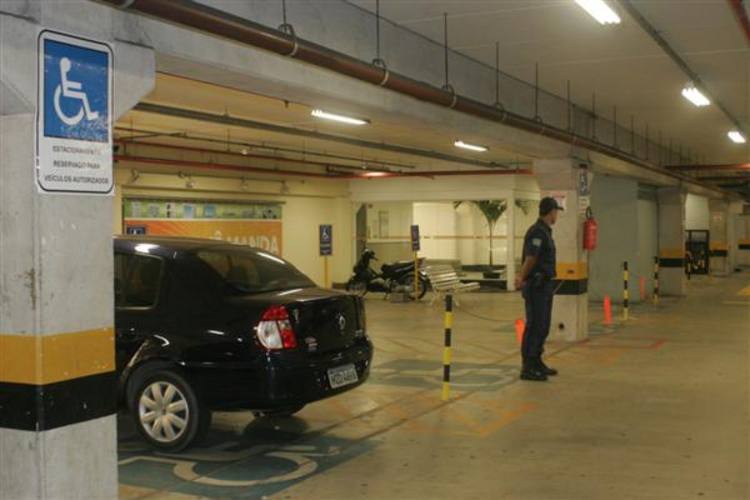 Lei de Natal sobre gratuidade em estacionamentos de shoppings é inconstitucional, confirma TJRN