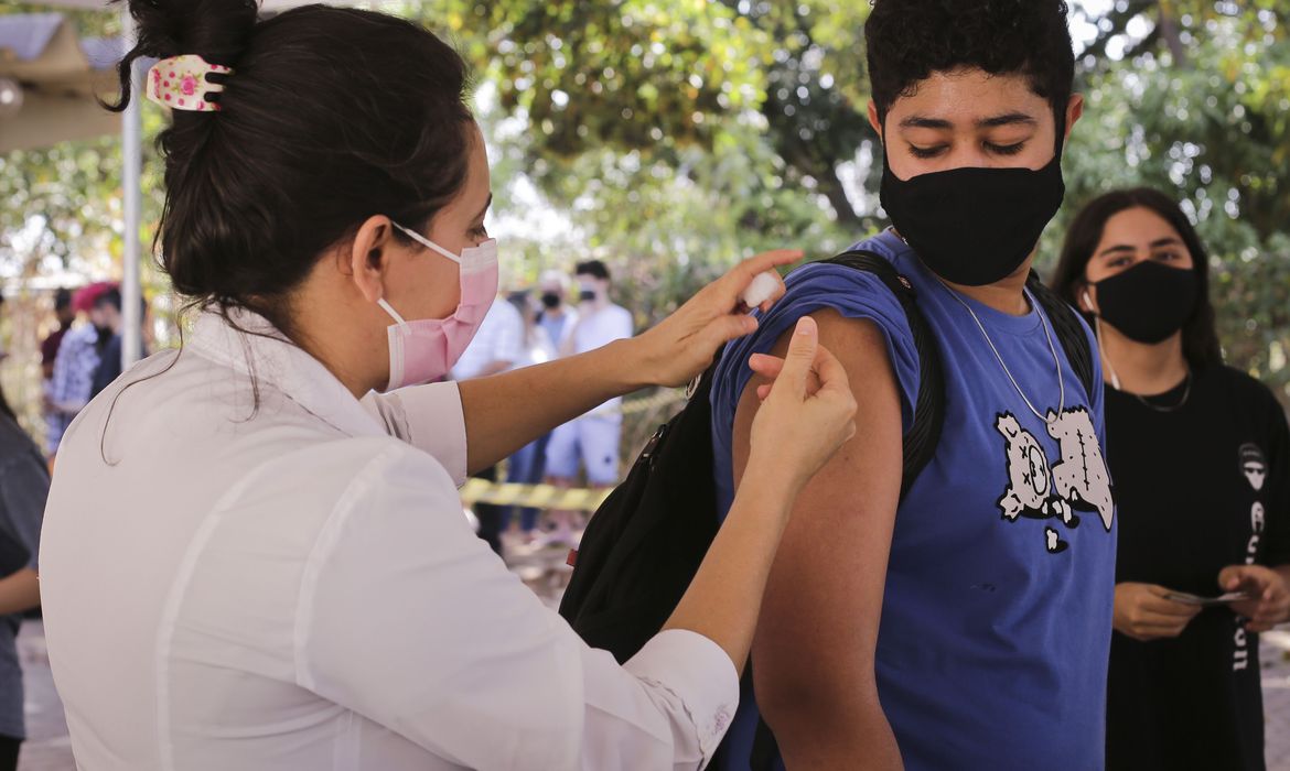 STF forma maioria a favor de que estados e municípios decidam sobre vacinação de adolescentes