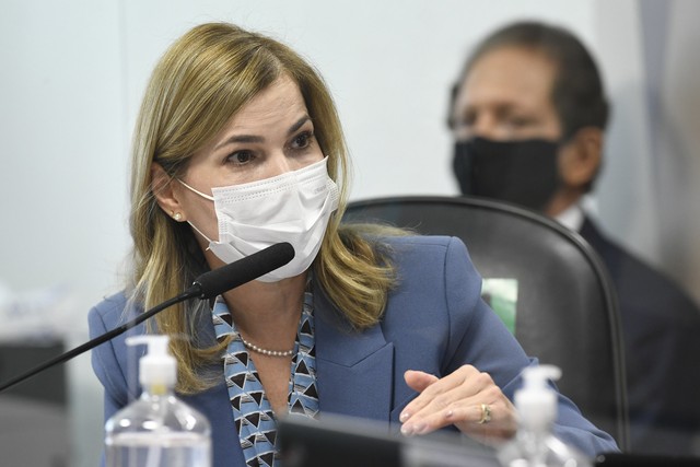 Assessor diz em mensagem que secretária tenta derrubar ministro e pode prejudicar Bolsonaro; veja prints