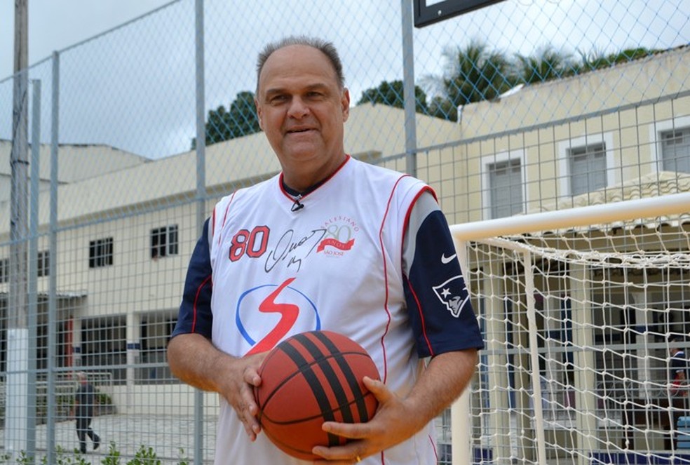 Lenda do basquete brasileiro continua fazendo tratamento contra câncer no cérebro: ‘Tô brigando pela minha vida aqui’